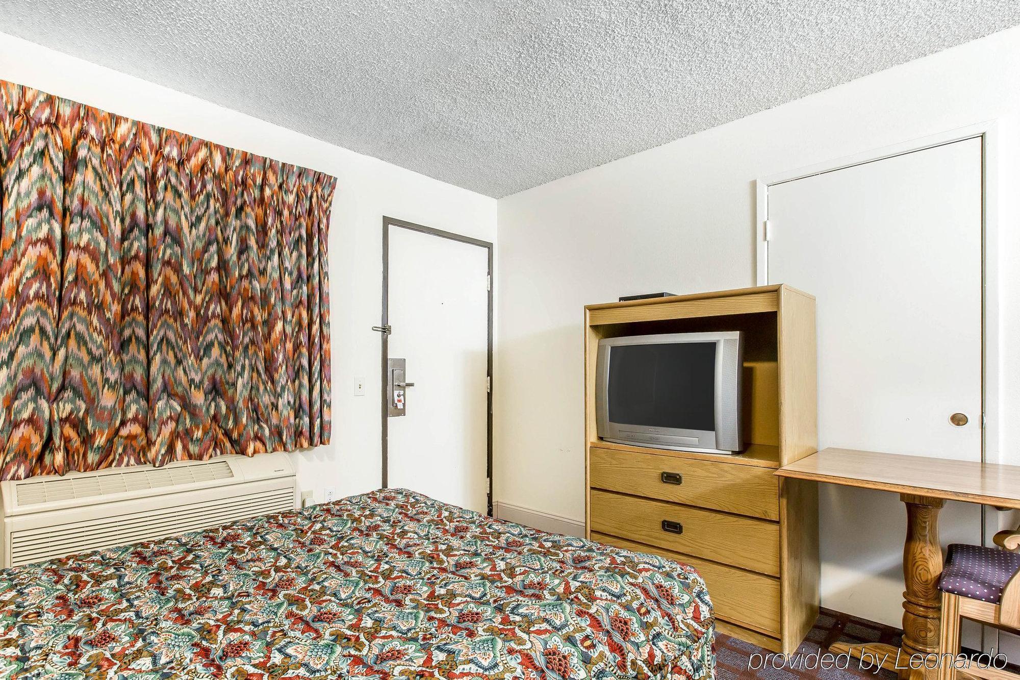 Rodeway Inn Wildwood แมมมอธ เลกส์ ภายนอก รูปภาพ