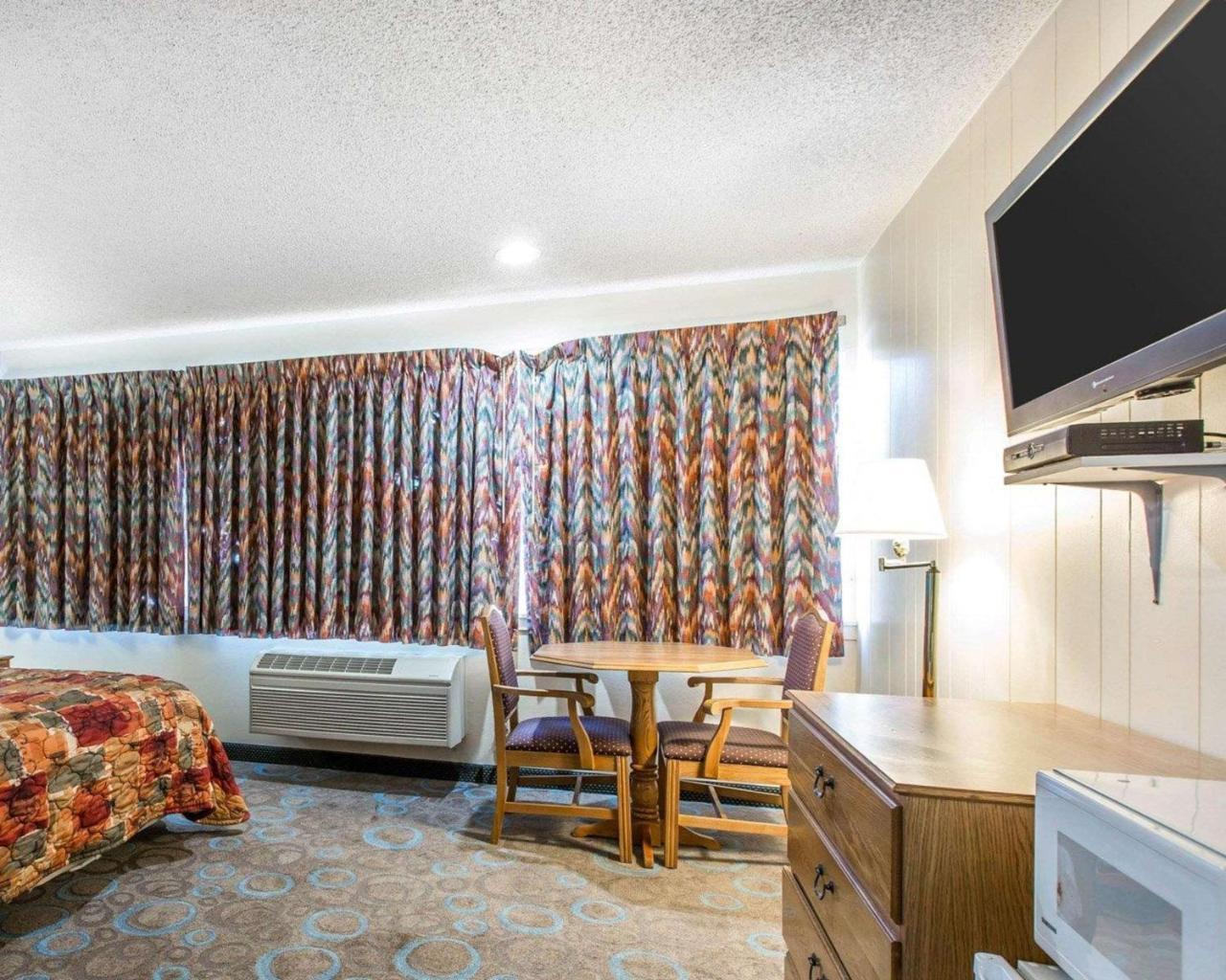 Rodeway Inn Wildwood แมมมอธ เลกส์ ภายนอก รูปภาพ