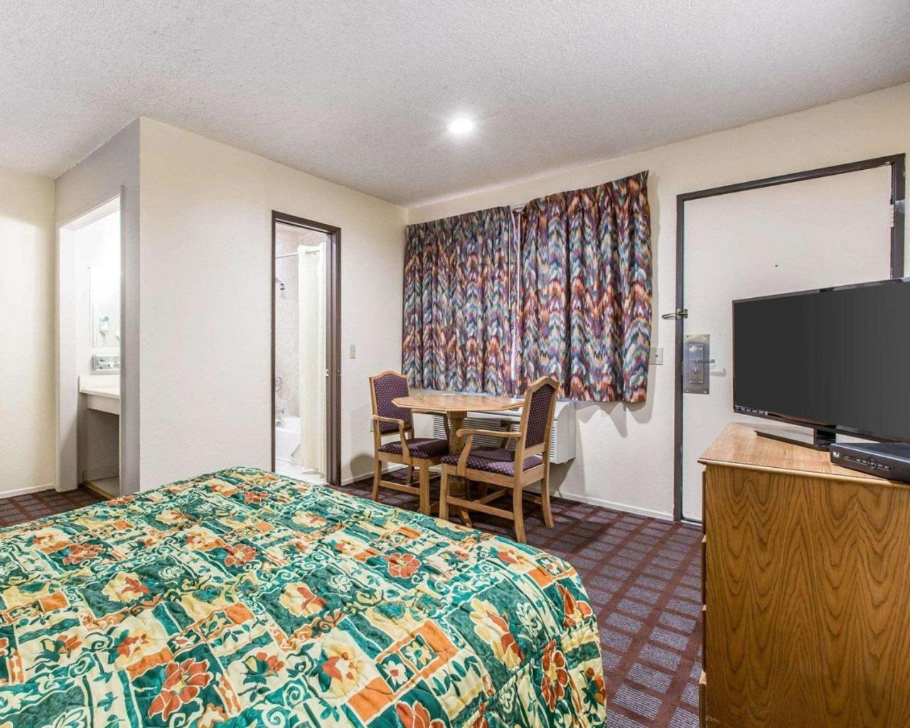 Rodeway Inn Wildwood แมมมอธ เลกส์ ภายนอก รูปภาพ