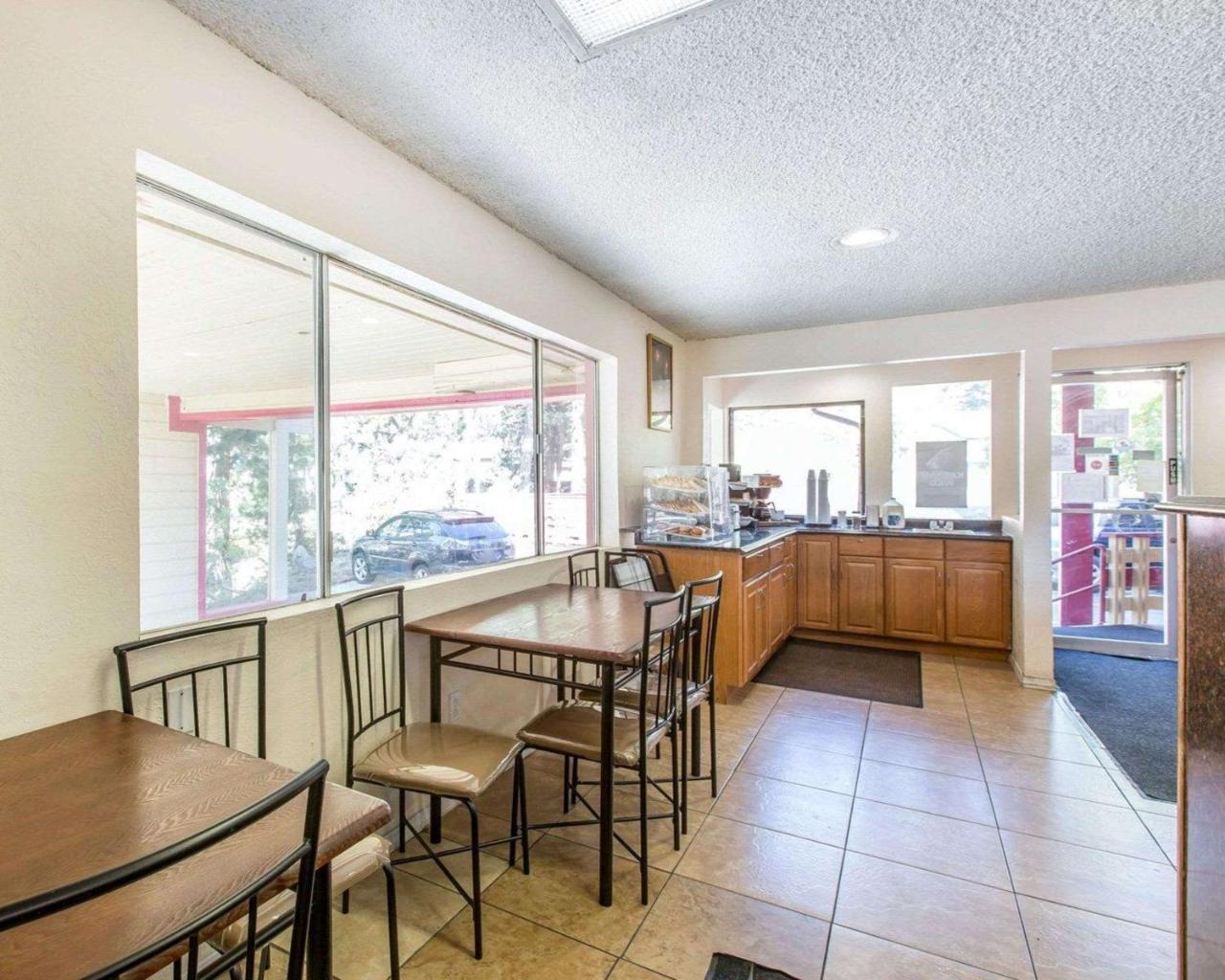 Rodeway Inn Wildwood แมมมอธ เลกส์ ภายนอก รูปภาพ