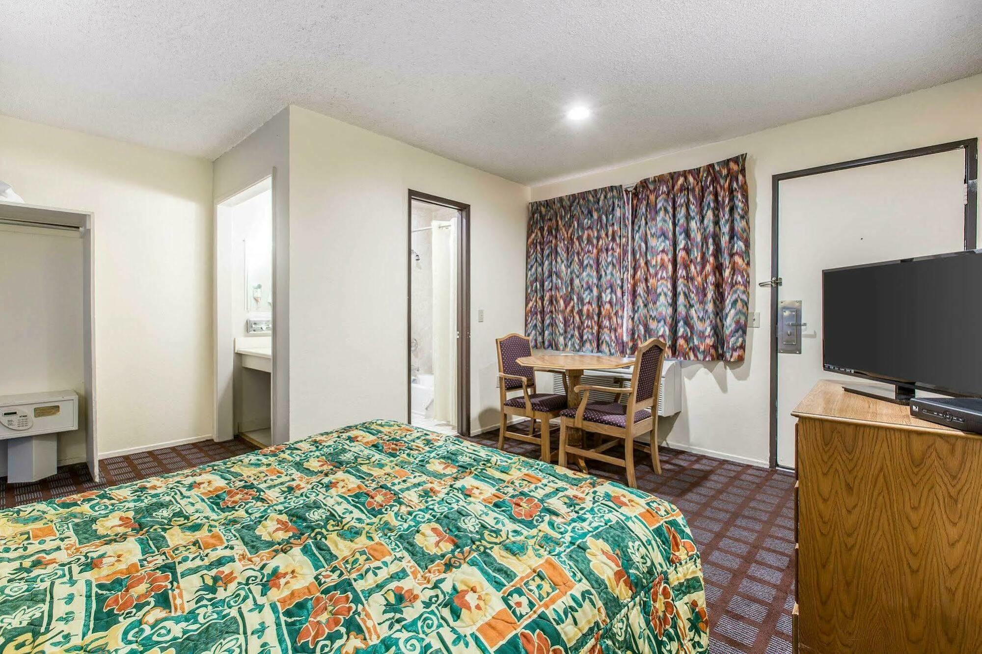 Rodeway Inn Wildwood แมมมอธ เลกส์ ภายนอก รูปภาพ